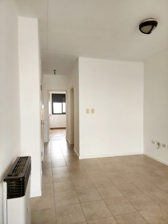 SEMIPISO DE 1 DORMITORIO + COCHERA SOBRE GENERAL LOPEZ