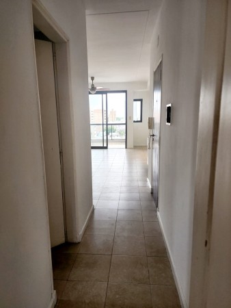 SEMIPISO DE 1 DORMITORIO + COCHERA SOBRE GENERAL LOPEZ