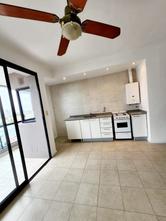 SEMIPISO DE 1 DORMITORIO + COCHERA SOBRE GENERAL LOPEZ