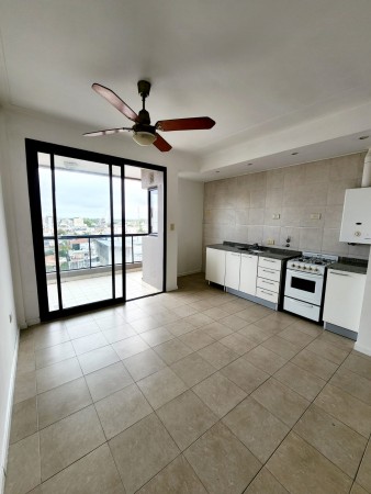 SEMIPISO DE 1 DORMITORIO + COCHERA SOBRE GENERAL LOPEZ