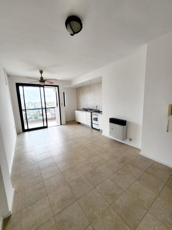 SEMIPISO DE 1 DORMITORIO + COCHERA SOBRE GENERAL LOPEZ