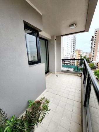 SEMIPISO DE 1 DORMITORIO + COCHERA SOBRE GENERAL LOPEZ